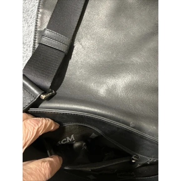 MCM Crossbody Leather Black Messenger Handbag Unisex - Picture 15 of 16